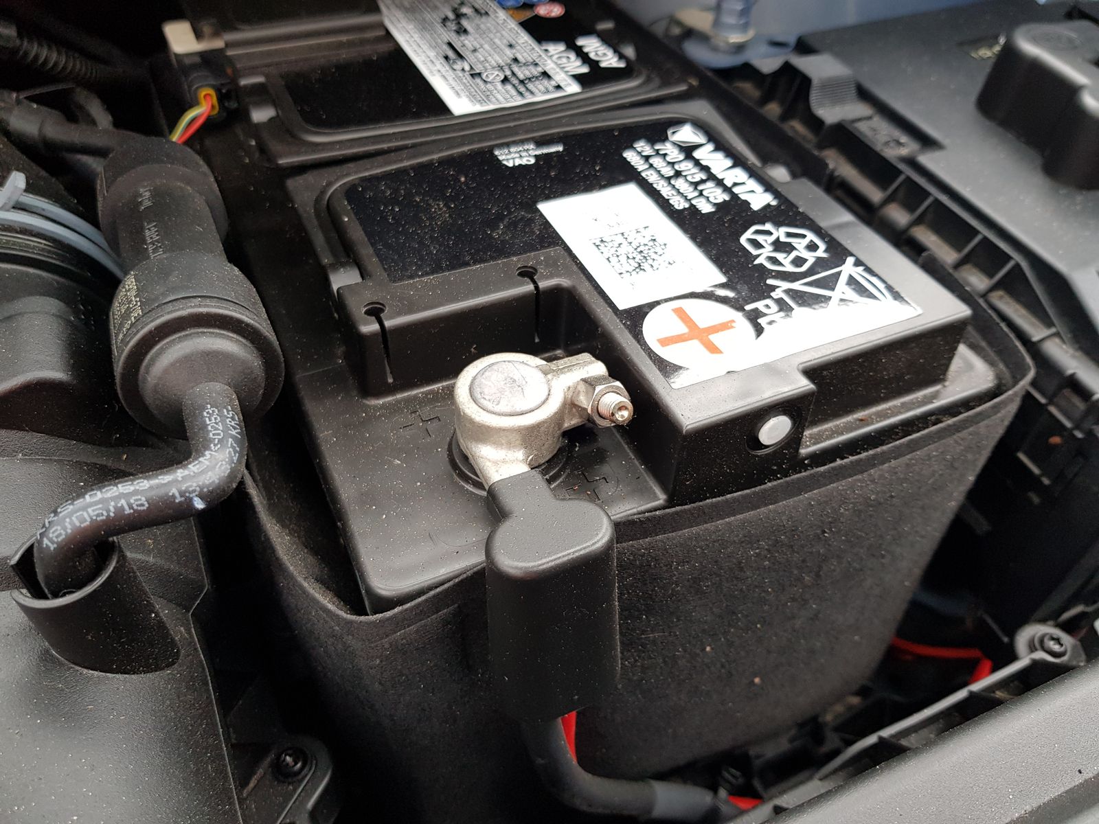 Abdeckung Batterie PLUSpol - Tipps und Tricks - VW Caddy