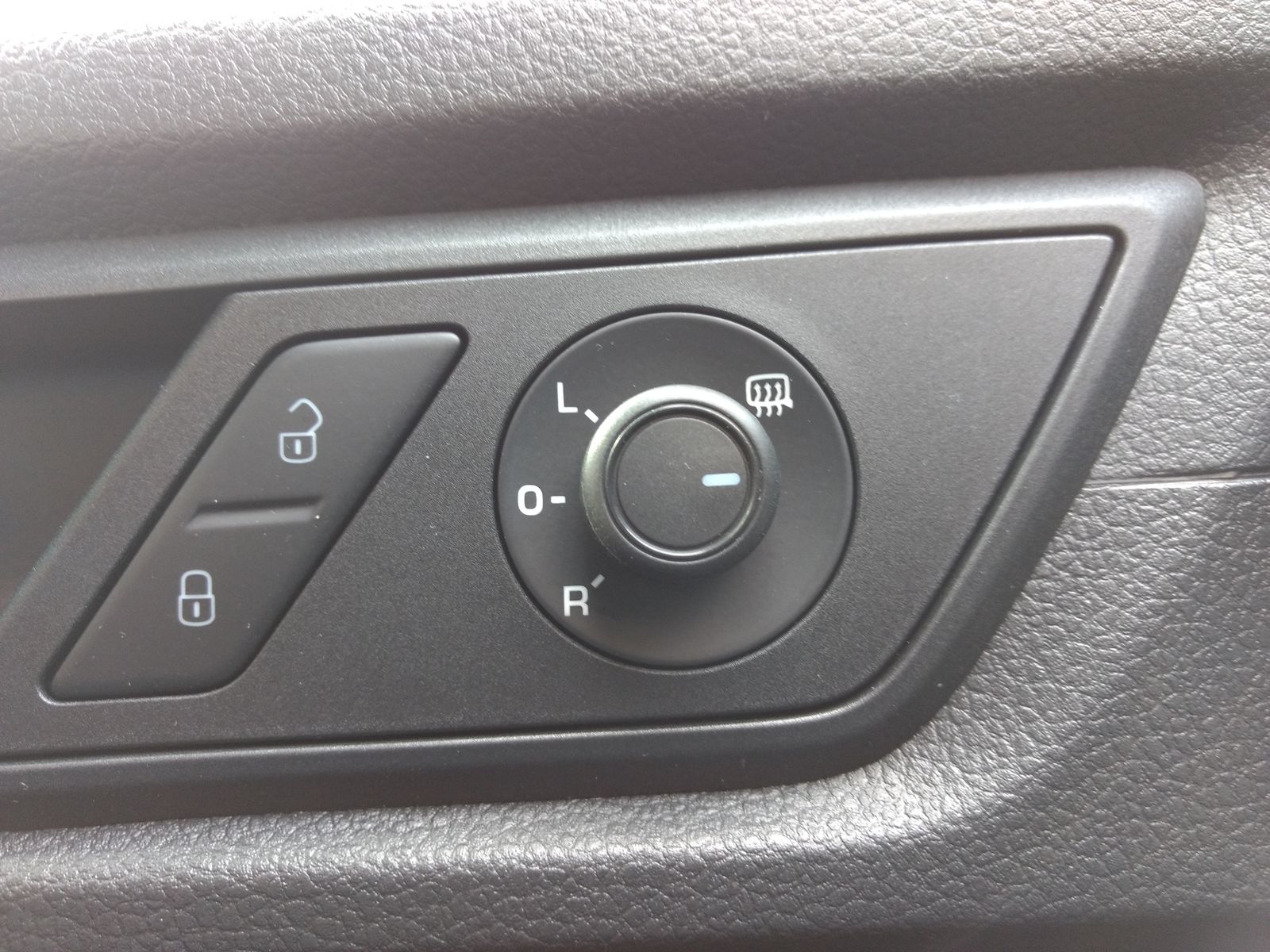 Schalter beheizbare Außenspiegel des VW Caddy - VW Caddy Anleitungen, FAQs,  Tipps & Tricks - VW Caddy Forum + Community