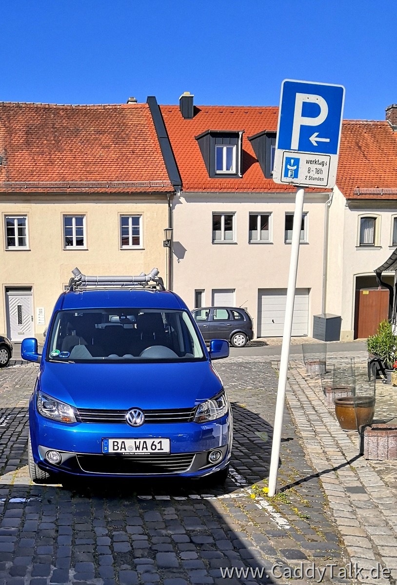 Der Parküberwachungsdienst bei uns in Bamberg hat offenbar seine Fortbildungskurse mit Erfolg besucht und scheint auf dem aktuellen Stand. Die elektronische "PARKLITE"-Parkscheibe wird problemlos akzeptiert.