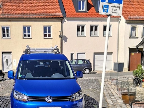 Der Parküberwachungsdienst bei uns in Bamberg hat offenbar seine Fortbildungskurse mit Erfolg besucht und scheint auf dem aktuellen Stand. Die elektronische "PARKLITE"-Parkscheibe wird problemlos akzeptiert.