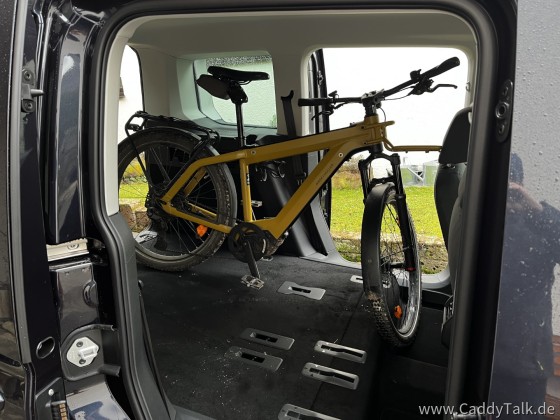 E-Bike Transport im Innenraum (kurzer Radstand)
