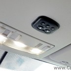 LED-Innenbeleuchtung durchgehend mit 4000° Kelvin Farbtemperatur, Comfort-Fernbedienung für Schiebedach original von VW so verbaut ab Werk, in Schwarz :-( .